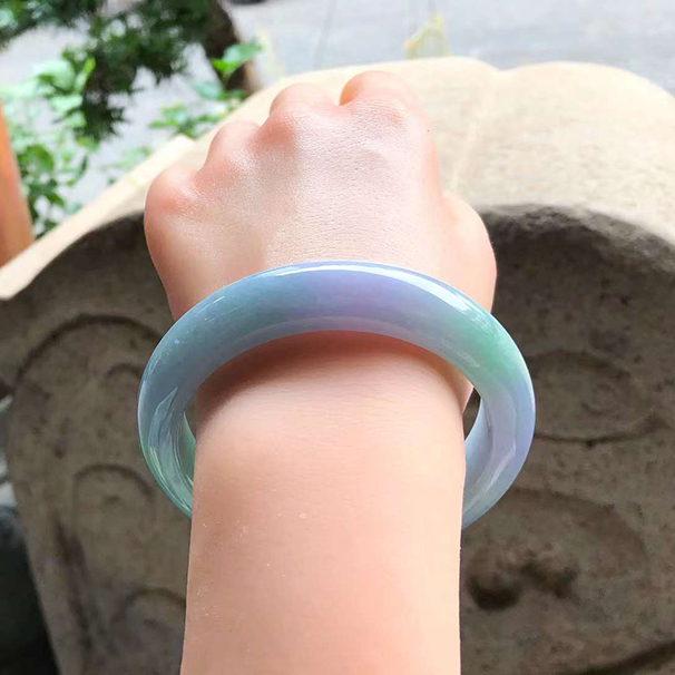 冰糯春彩正圈翡翠手镯