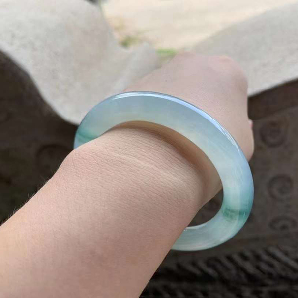 圆条飘花种水翡翠手镯