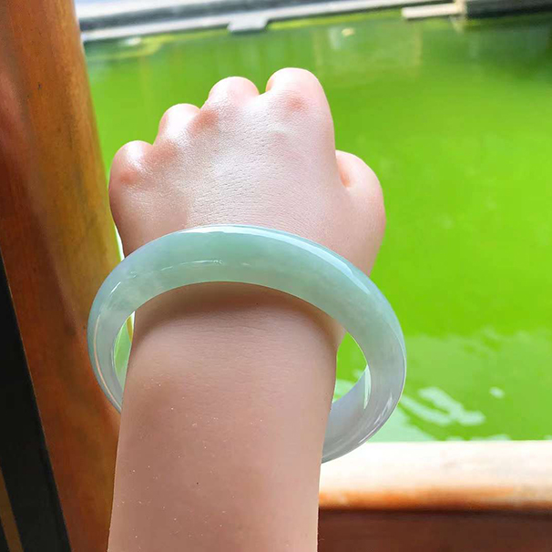 正装冰种芙蓉绿正圈翡翠手镯