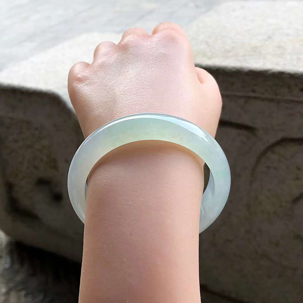 冰种飘色正圈翡翠手镯