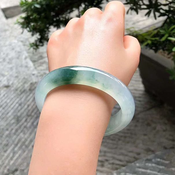 起光高冰种飘花正圈翡翠手镯