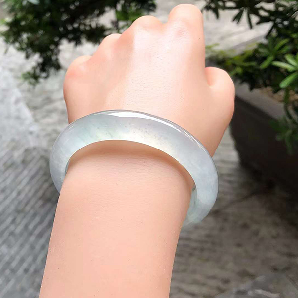 起光冰玻种白冰正圈翡翠手镯