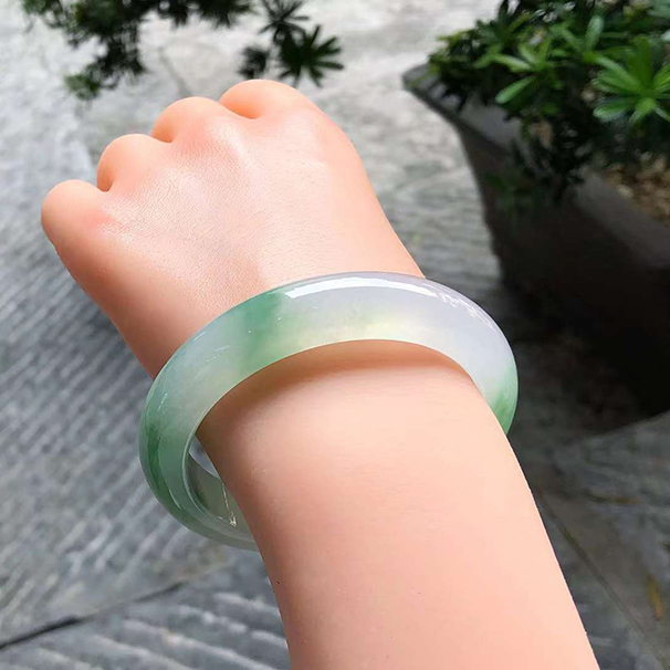 起胶冰种芙蓉绿花正圈翡翠手镯