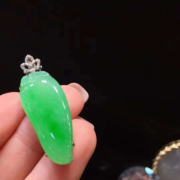 满绿翡翠福瓜吊坠