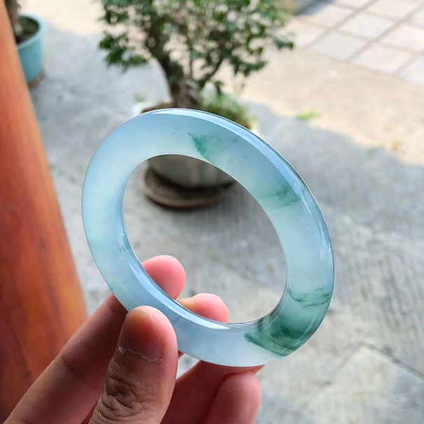 高冰种飘花圆条翡翠手镯