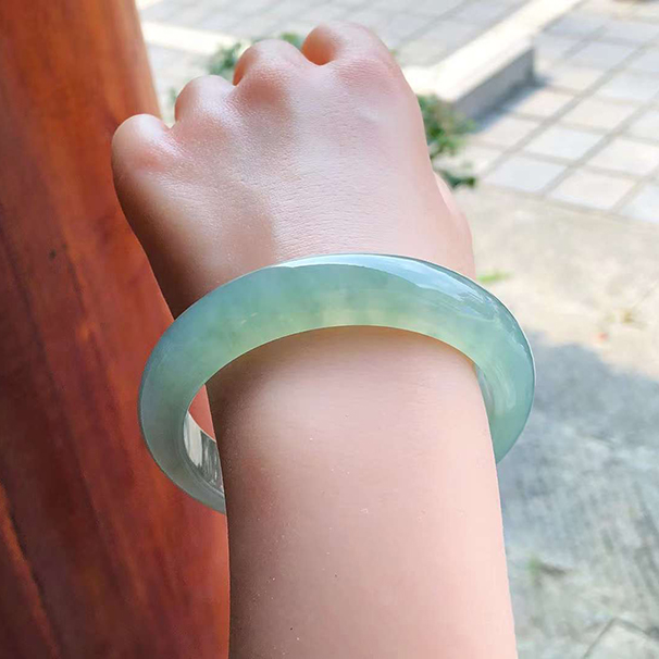 起胶冰种芙蓉绿正圈翡翠手镯