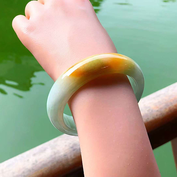 正装冰糯黄加绿正圈翡翠手镯