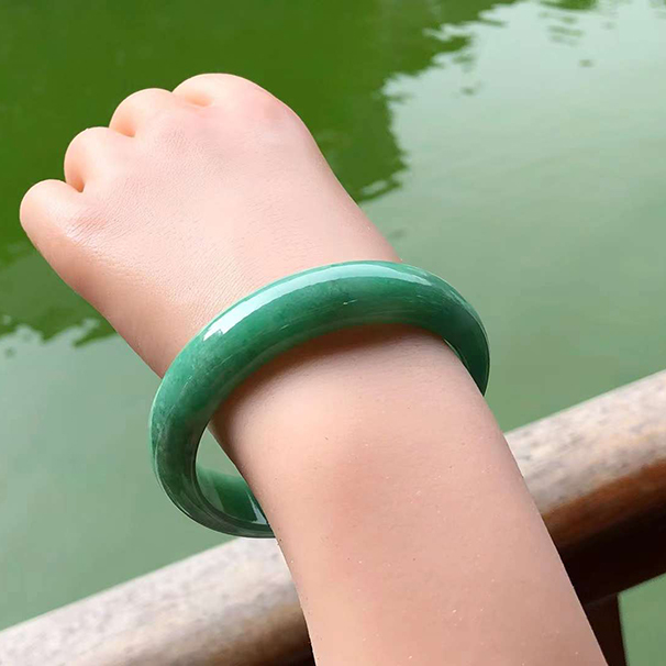满绿正圈翡翠手镯