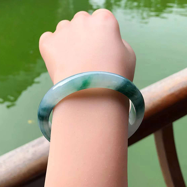 冰种飘花正圈翡翠手镯