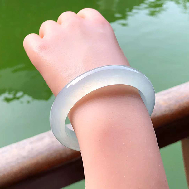 起光高冰种正圈翡翠手镯