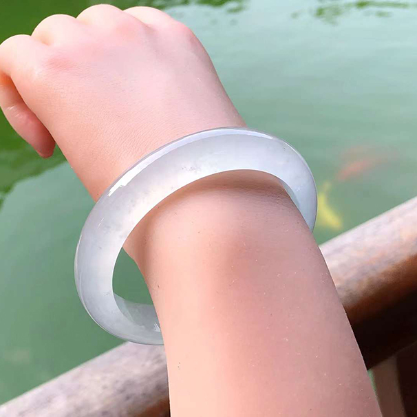 起光高冰种正圈翡翠手镯