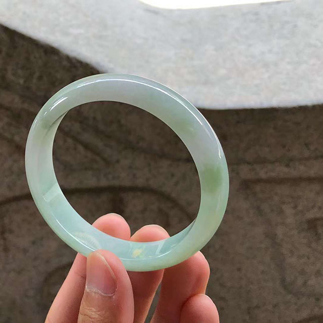 糯种飘花正圈翡翠手镯