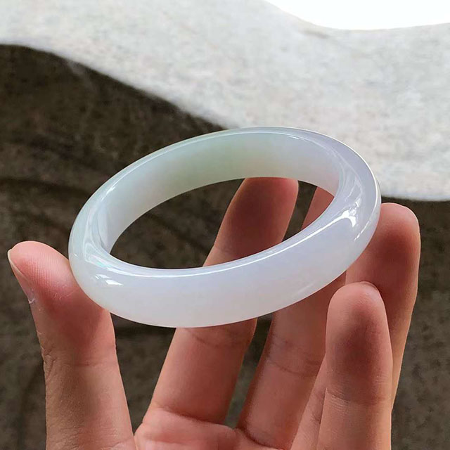 冰糯飘色正圈翡翠手镯
