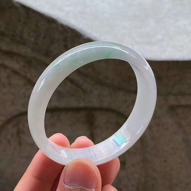 糯种飘绿正圈翡翠手镯