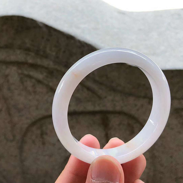 糯化种飘黄翡正圈翡翠手镯