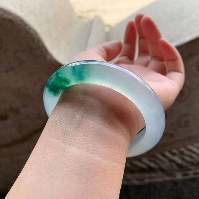 高品质正圈高冰飘花起光种水翡翠镯