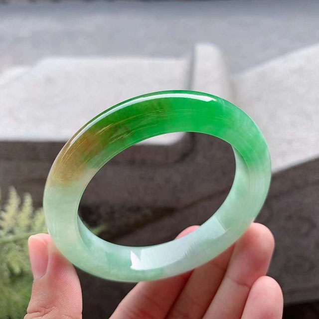 黄加绿翡翠正圈