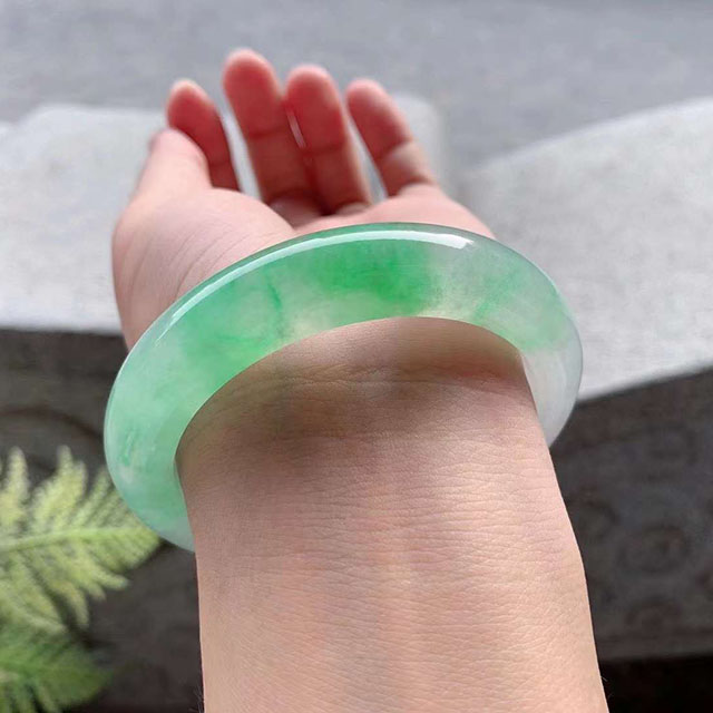 飘阳绿翡翠正圈