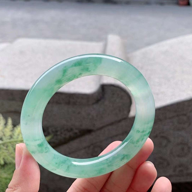 冰种绿花翡翠圆条