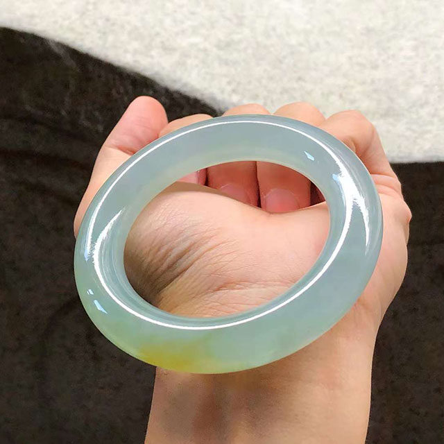 厚装冰种黄翡圆条翡翠手镯