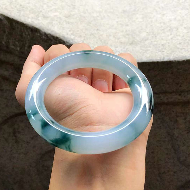 起胶厚装冰种飘兰花圆条翡翠手镯