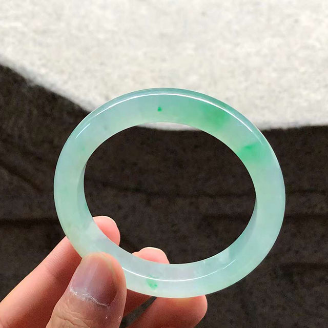 冰飘绿正圈翡翠手镯