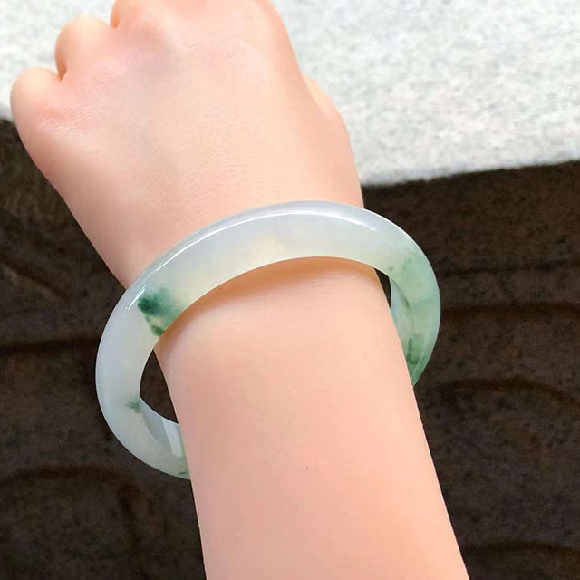 冰种飘花正圈翡翠手镯