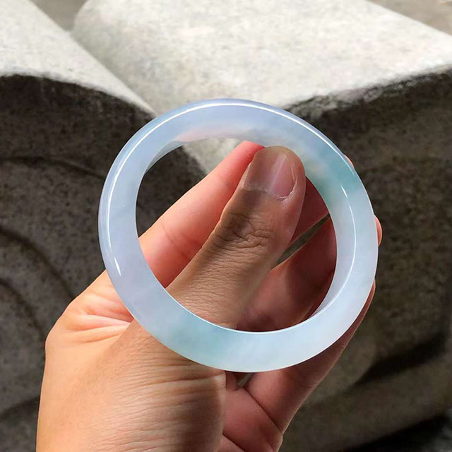 起胶冰种飘色正圈翡翠手镯