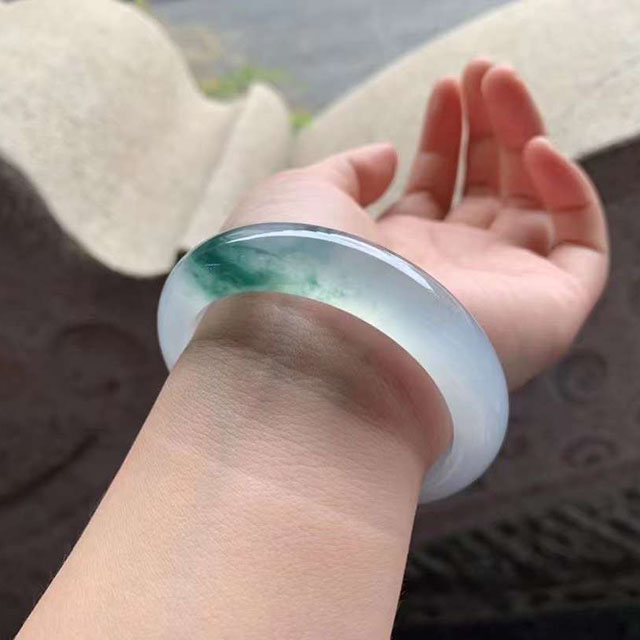 正圈种水飘花翡翠手镯
