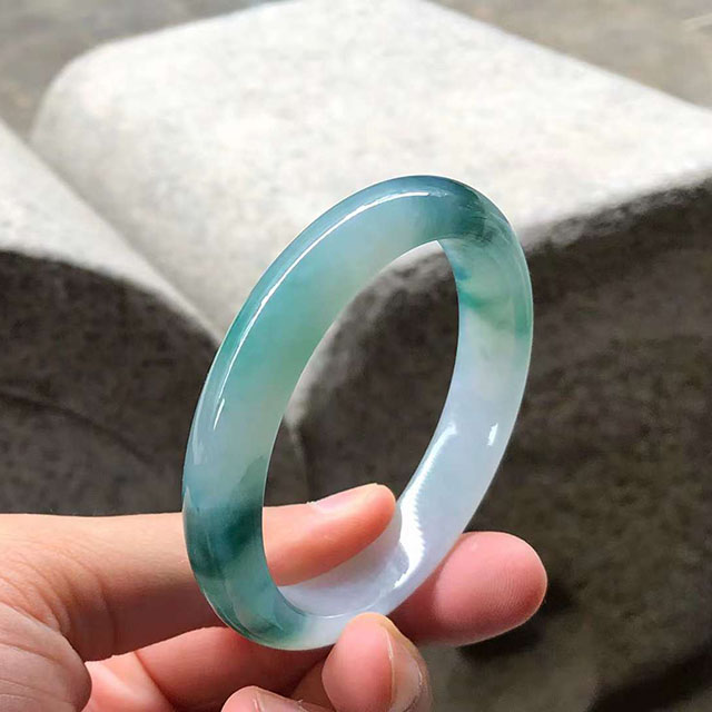 冰种飘花正圈翡翠手镯