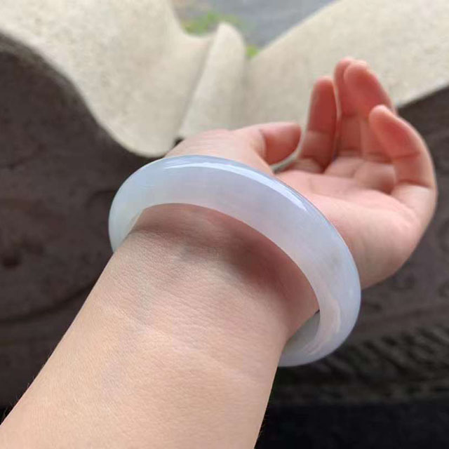 正圈白底青色翡翠手镯