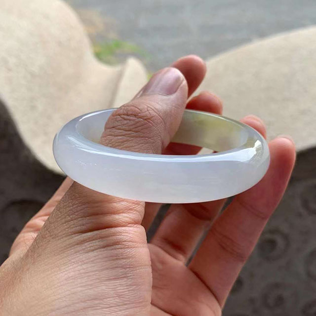 贵妃甜黄种水翡翠手镯