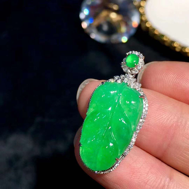 满绿翡翠叶子吊坠