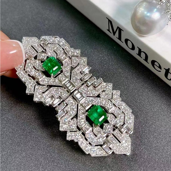 搭配神器祖母绿多用款胸针，玻璃体，颜色浓郁深邃VIVID GREEN，豪华镶嵌