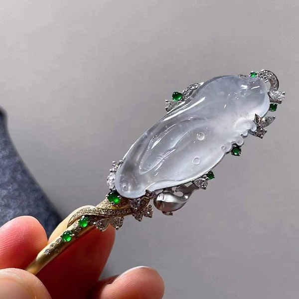 高冰如鱼得水翡翠簪子吊坠两用款，画面感非常美，有意境的高品质