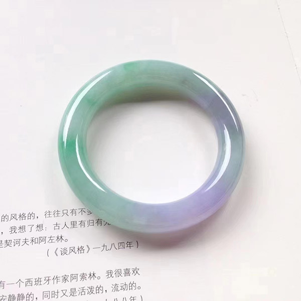 56圈口圆条春带彩色翡翠手镯
