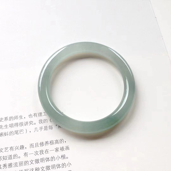 53圈口圆条底色种水翡翠手镯