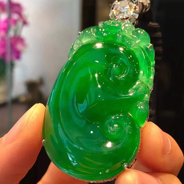 收藏品厚装大如意翡翠吊坠，厚装大气，质地细腻，种色融合
