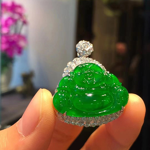 高冰帝王绿翡翠佛公，笑口常开，佛形好开脸慈祥，水润冰透，性价比超高