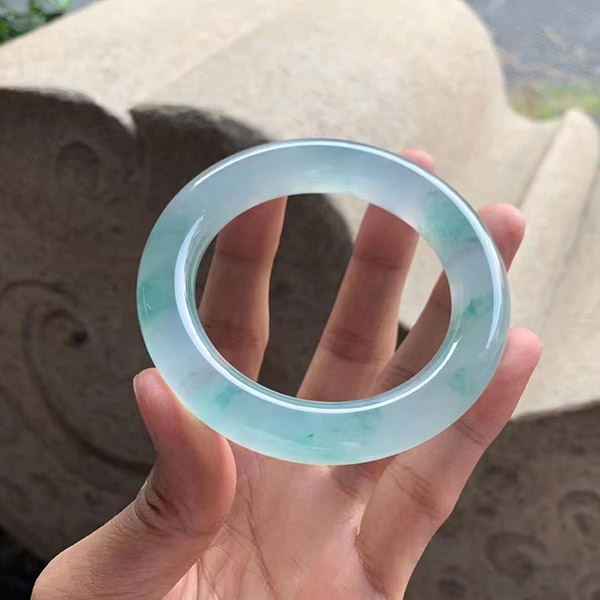 59圈口圆条飘花品质翡翠手镯