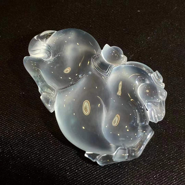 玻璃种唐马翡翠挂件，刚光非常强，雕工细腻，诠释高品质