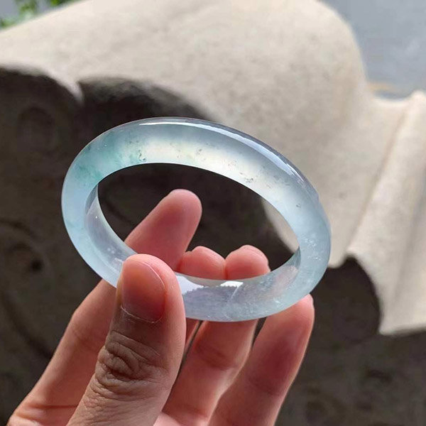 53圈口贵妃高冰飘花起光种水翡翠手镯，老坑高冰飘花，冰冰透透，很仙灵