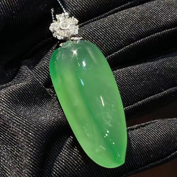 甜绿素瓜翡翠吊坠，行家货，满满的珠宝感