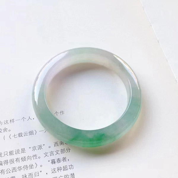 54圈口正圈冰绿紫味种水翡翠手镯