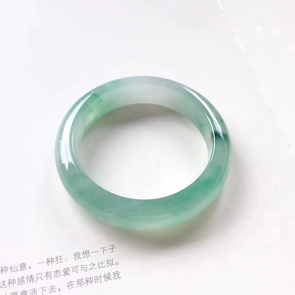 57圈口正圈品质种色翡翠手镯