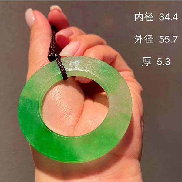 正阳绿翡翠平安扣挂件，可直接佩戴，可以设计镶嵌