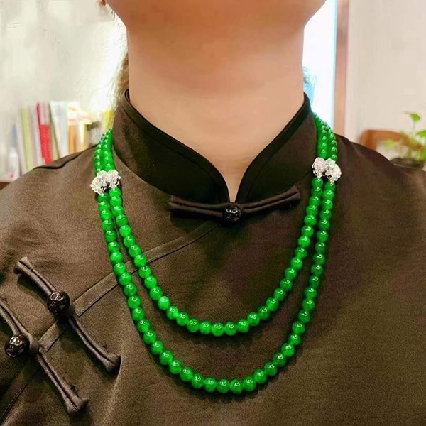 满绿镶钻翡翠晚装珠链，高贵典雅，收藏品质