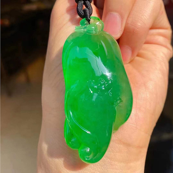 满绿裸件福瓜翡翠挂件，藏家会很爱的品质