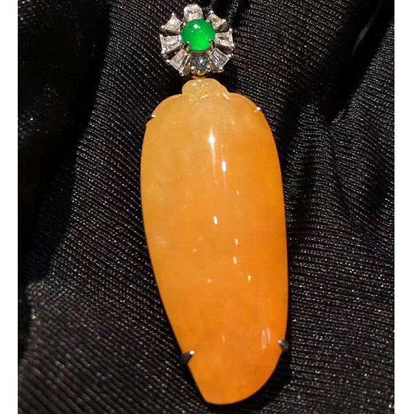 高冰黄翡福瓜翡翠吊坠，颜色非常美，少见的黄色，饱满瓜形非常好，推荐