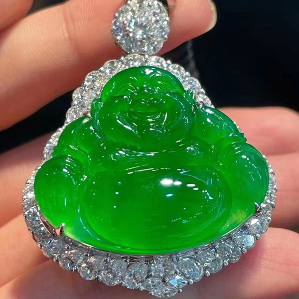 辣绿翡翠佛公吊坠，满满的宝石光泽，形正比例好